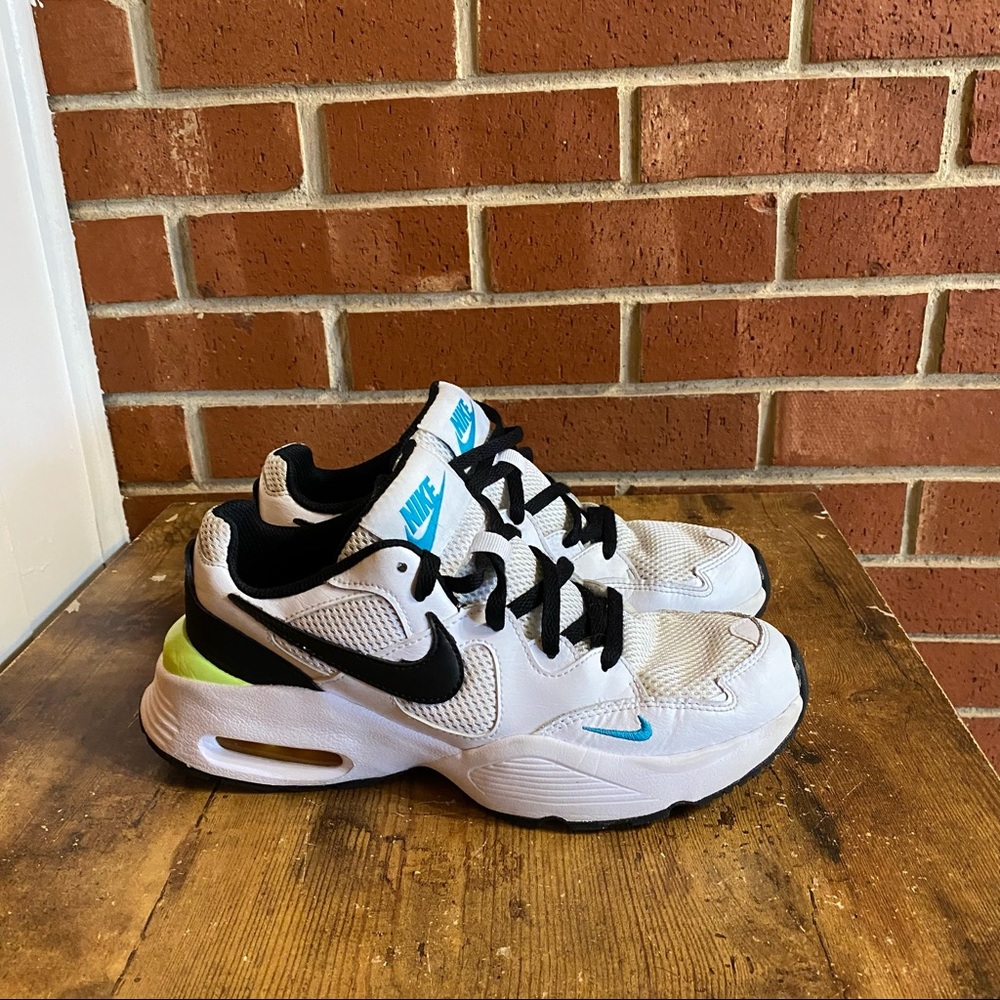 Nike Womens Black White CJ3824 103 Air Max Fusion Low Top Sneaker Shoes Size 6Y